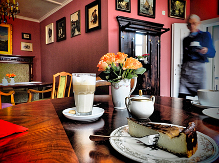 Café · © Rainer Elpel